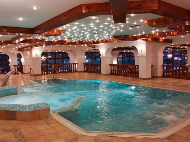 4510-286094-imparatul_romanilor_brasov_piscina_.jpg