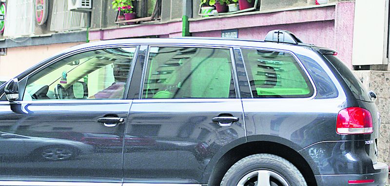 ...Ceilalţi doi bărbaţi, inclusiv câstigătorul, au plecat cu o maşină a loteriei, tot spre Splaiul Independenţei