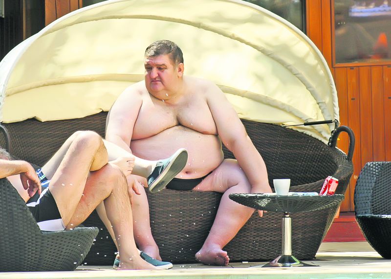 Vicepreşedintele PNL Baia Mare Ioan Hoban şi-a expus corpul la soare