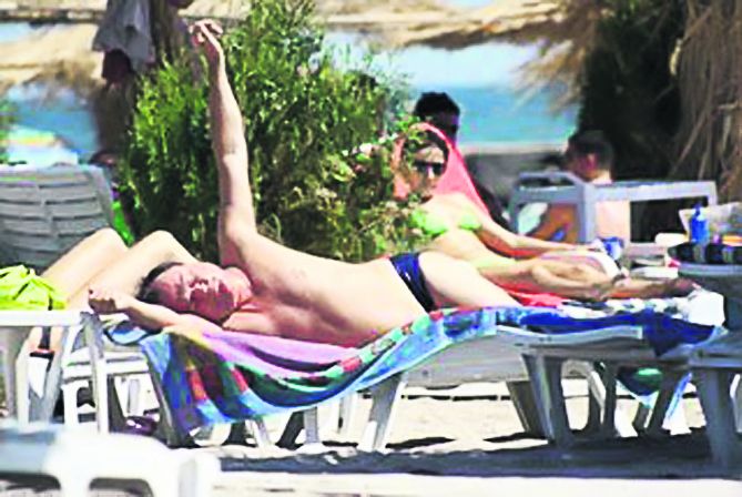 M inistrul Vasile Blaga, pe o plajă din România, anul trecut