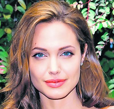 4531-290858-24angelinajolie.jpg
