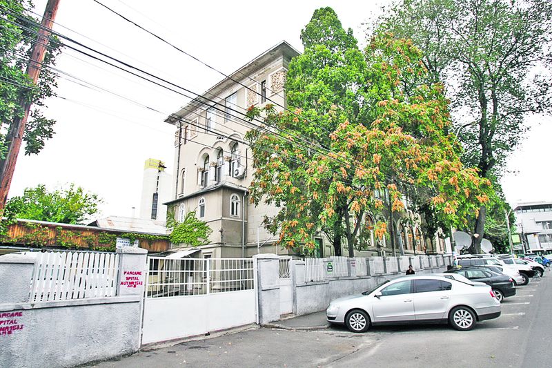 Porţile Maternităţii Giuleşti au rămas închise, ieri, toată ziua