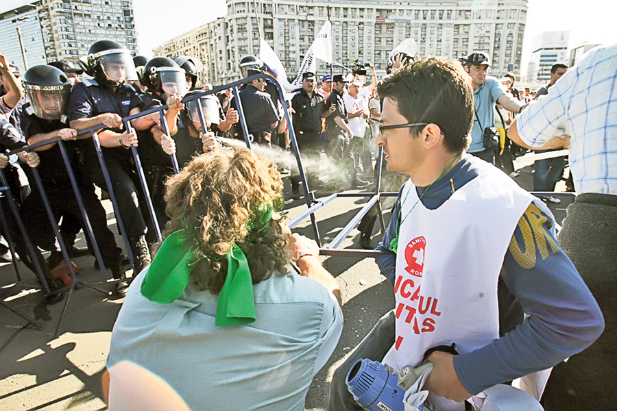 protest-sindicalisti-piata-revolutiei-bucuresti.jpg