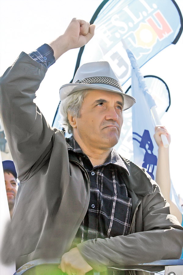 Constantin-Cârlescu-protest-sindicalisti-piata-revolutiei-bucuresti.jpg