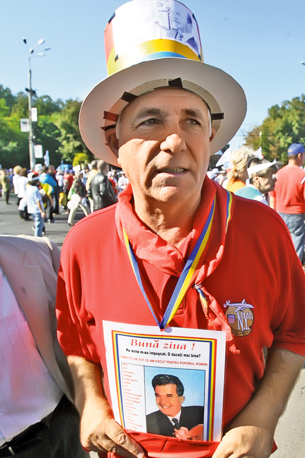 Gabriel-Câlţea-protest-sindicalisti-piata-revolutiei-bucuresti.jpg