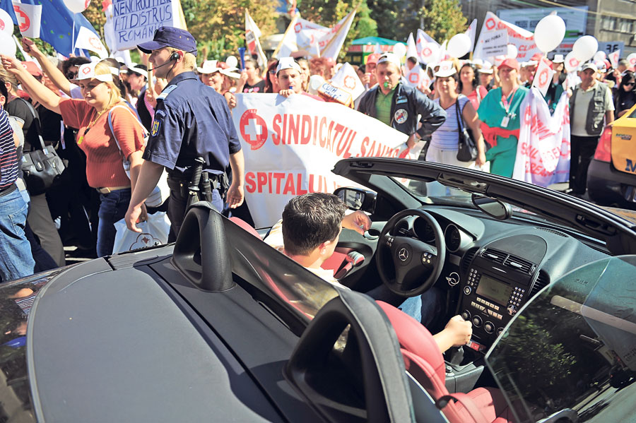 4540-293510-protestepiatavictorieibogatisaracimercedesporsche.jpg 4540-293510-protestepiatavictorieibogatisaracimercedesporsche.jpg
