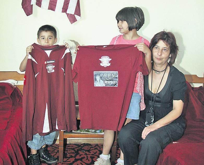 Roberto, Ingrid şi mama lor, Cristina (de la stânga)