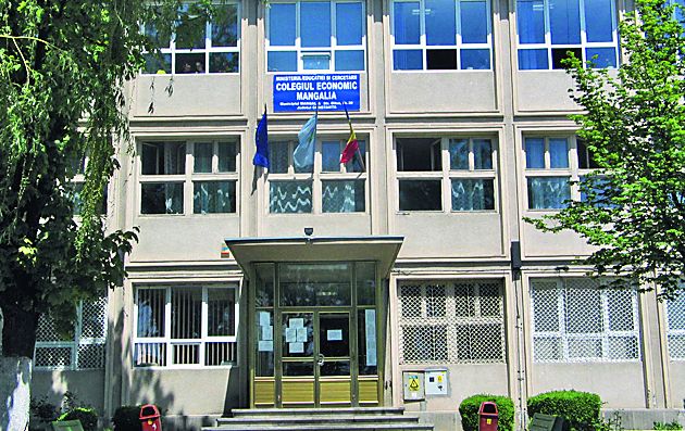 Iată Colegiul Economic din Mangalia, unde a învăoeat Inna. Chiar dacă a trecut neobservată în timpul liceului, cntăreaoea a fost o elevă conştiincioasă şi a luat bacalaureatul cu o medie maricica: 8,85