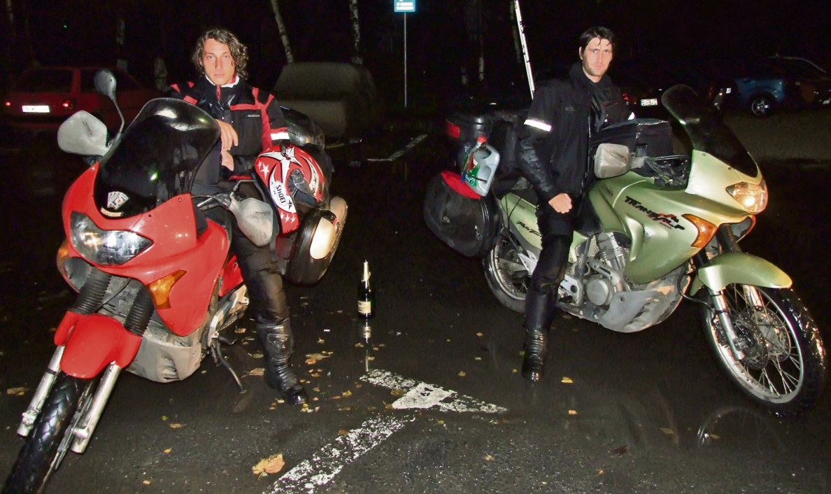 4550-296155-moto.jpg