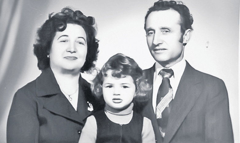 4551-296475-familiabasescu1.jpg