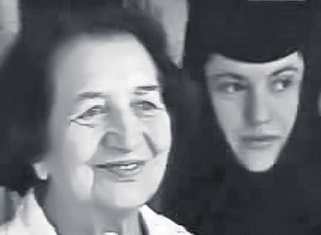 4551-296476-elenabasescumaicutaioana.jpg