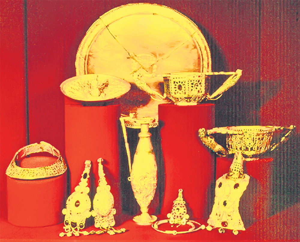 4564-299985-tezaurul_de_la_pietroasa.jpg