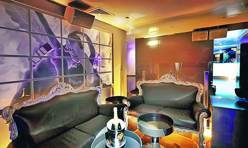 Aşa arată unul dintre separeurile clubului de noapte Full Up, locul în care atacantul Fiorentinei a petrecut noaptea de vineri spre sâmbătă