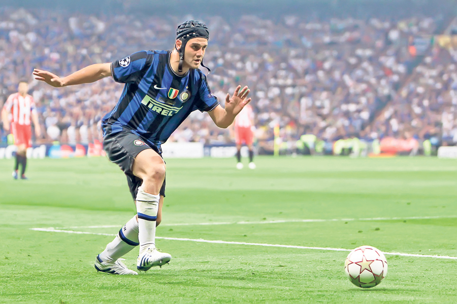 4572-302068-chivu.jpg