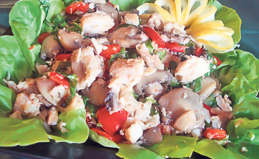 4574-302532-salatacaldadepangasiusretetesalatepesteciuperci.jpg