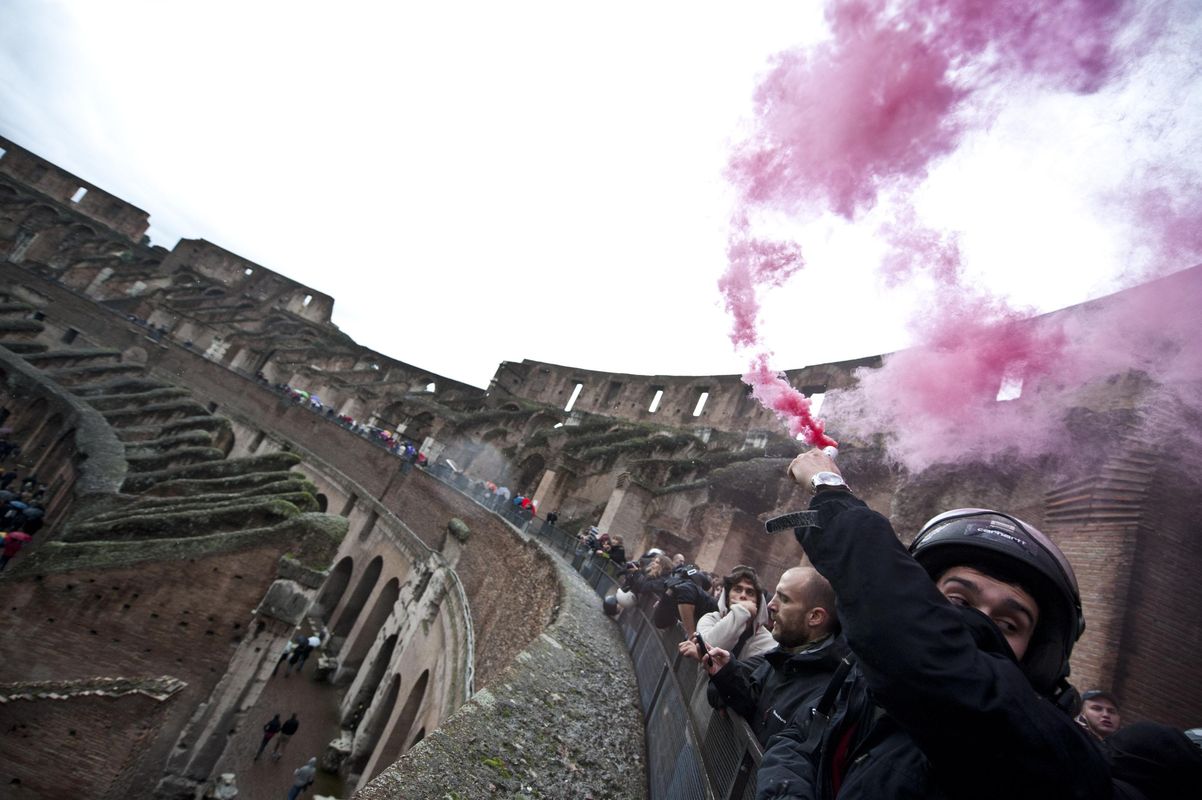 0-310765-romacolosseumproteste.jpg 0-310765-romacolosseumproteste.jpg