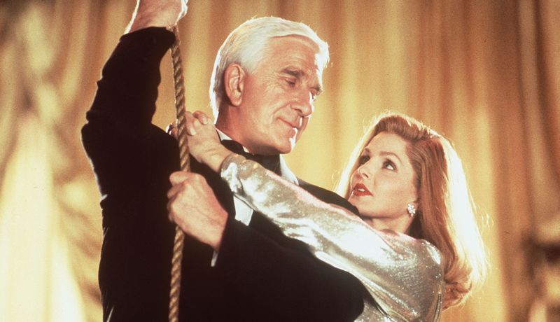 Leslie Nielsen, într-o secvenţă din seria de filme Naked Gun / Northfoto