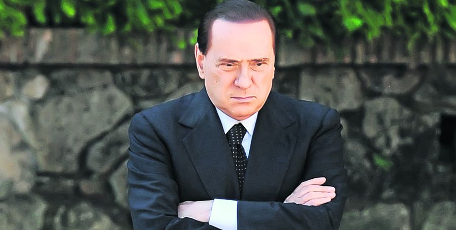 4579-303889-23berlusconisuparat.jpg