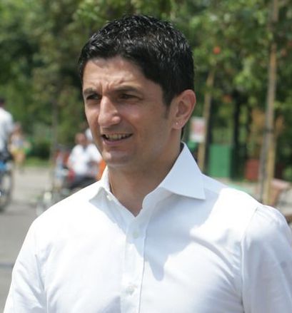 4585-305773-azvan_lucescu.jpg