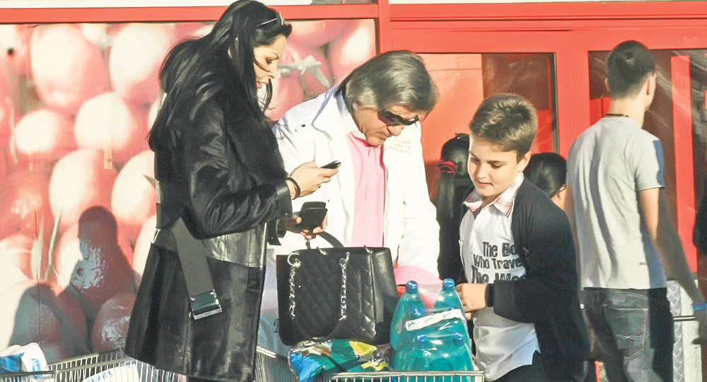 4587-306197-ilie_nastase_de_puta_madre_fata.jpg