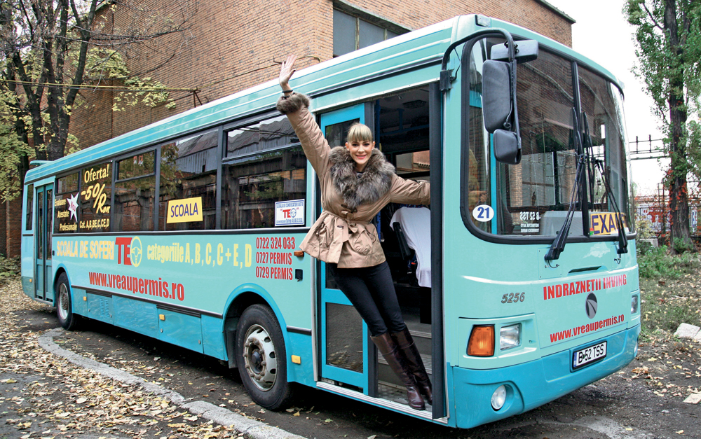 4589-306695-roxanaciuhulescucamioaneautobuzesofersofatconducepiloteaza.jpg