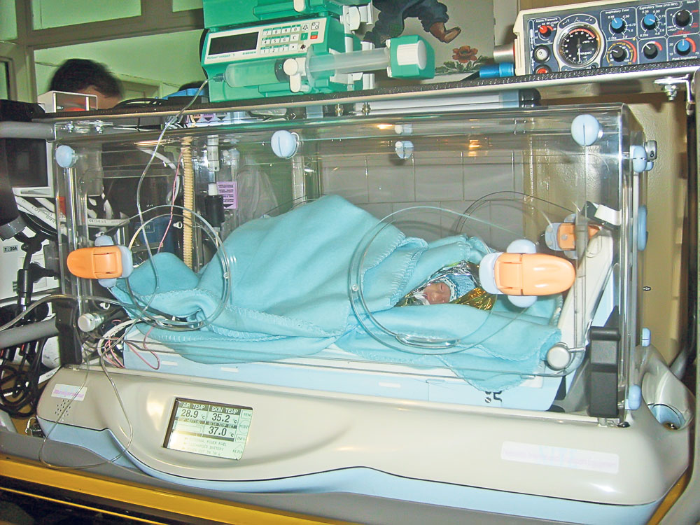 4597-309086-bebe_incubator_1.jpg