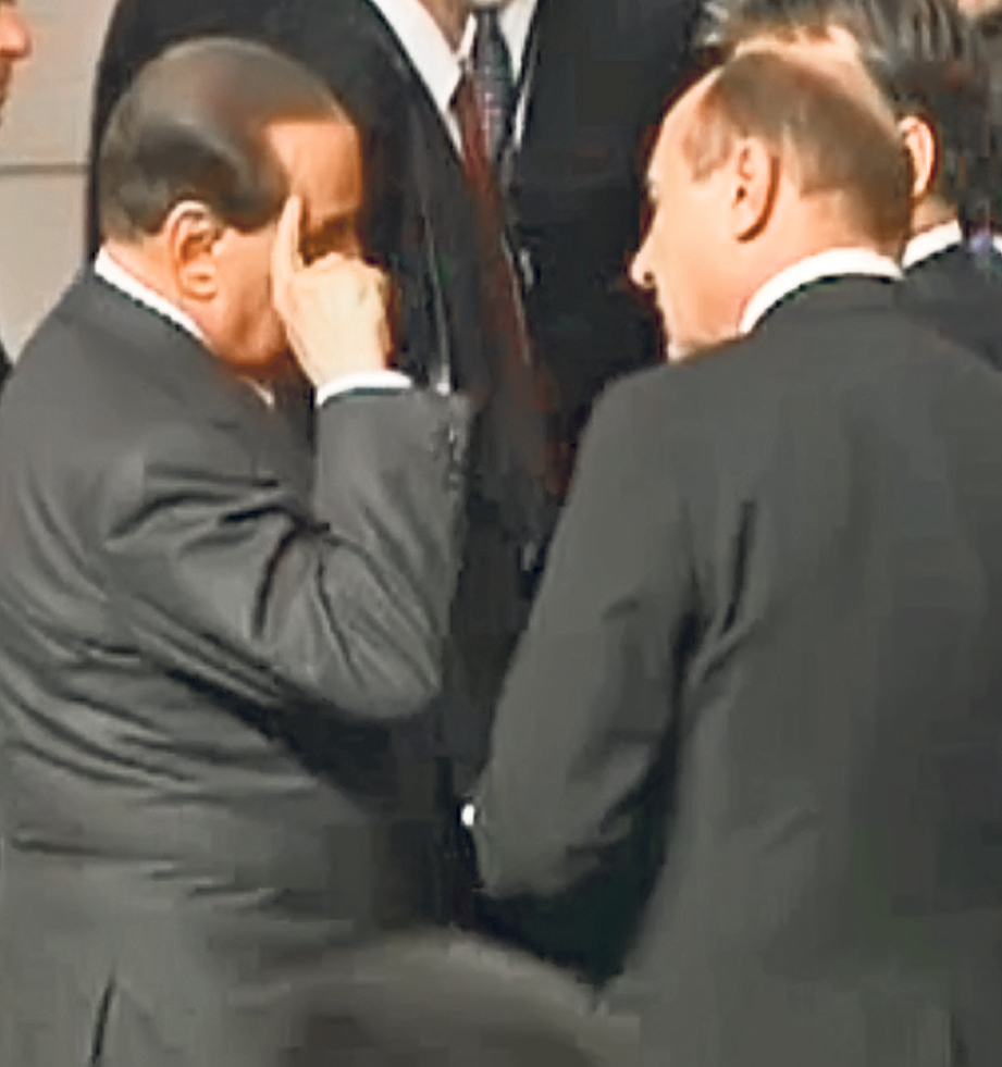 4601-310084-berlusconisarkozybasescu.jpg