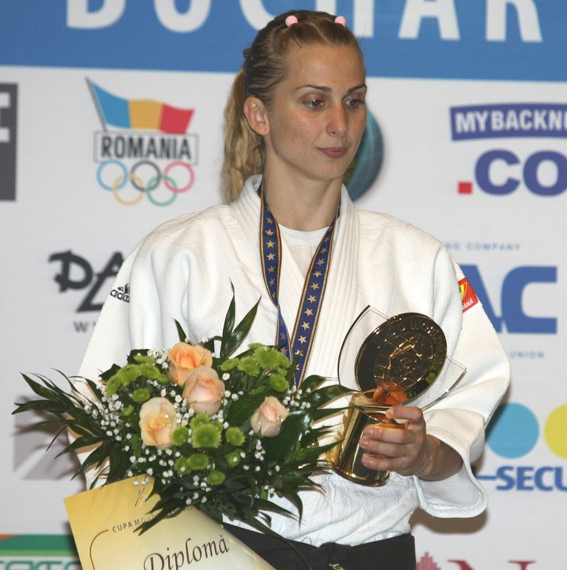 0-318837-alina_dumitru.jpg