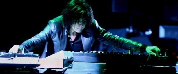 4628-318083-jeanmicheljarre.jpg