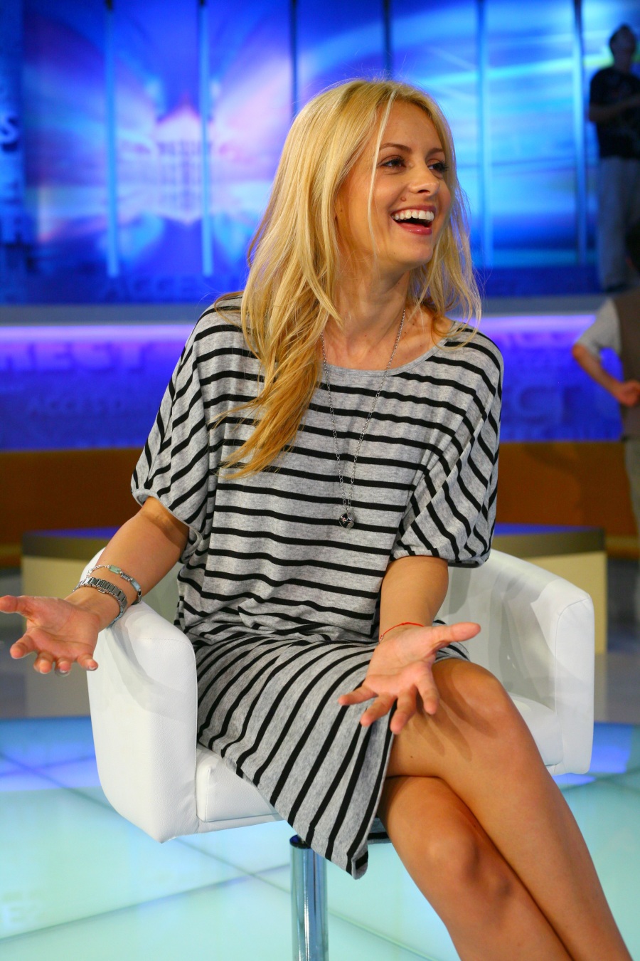 4631-318296-simona.jpg 4631-318296-simona.jpg