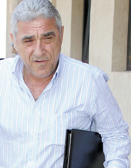 0-321664-becali.jpg