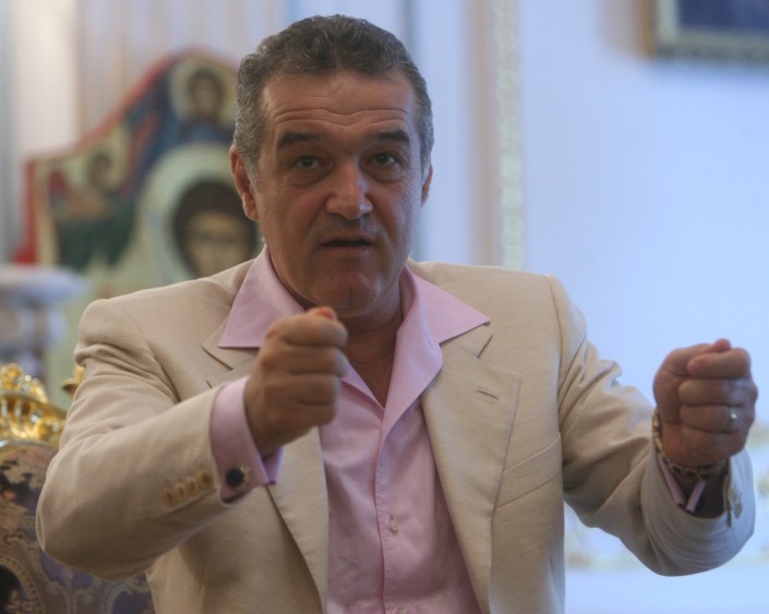 0-322725-becali.jpg