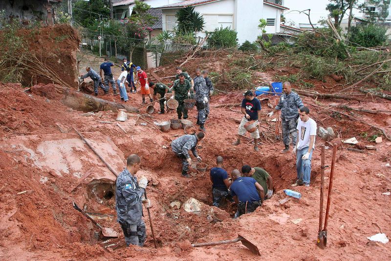 0-324180-inundatii_brazilia_3.jpg
