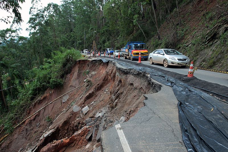 0-326945-inundatii_alunecari_brazilia_2.jpg 0-326945-inundatii_alunecari_brazilia_2.jpg