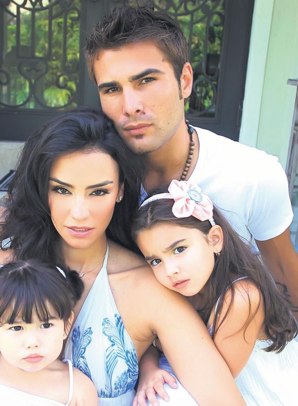 4642-322394-familia_mutu.jpg