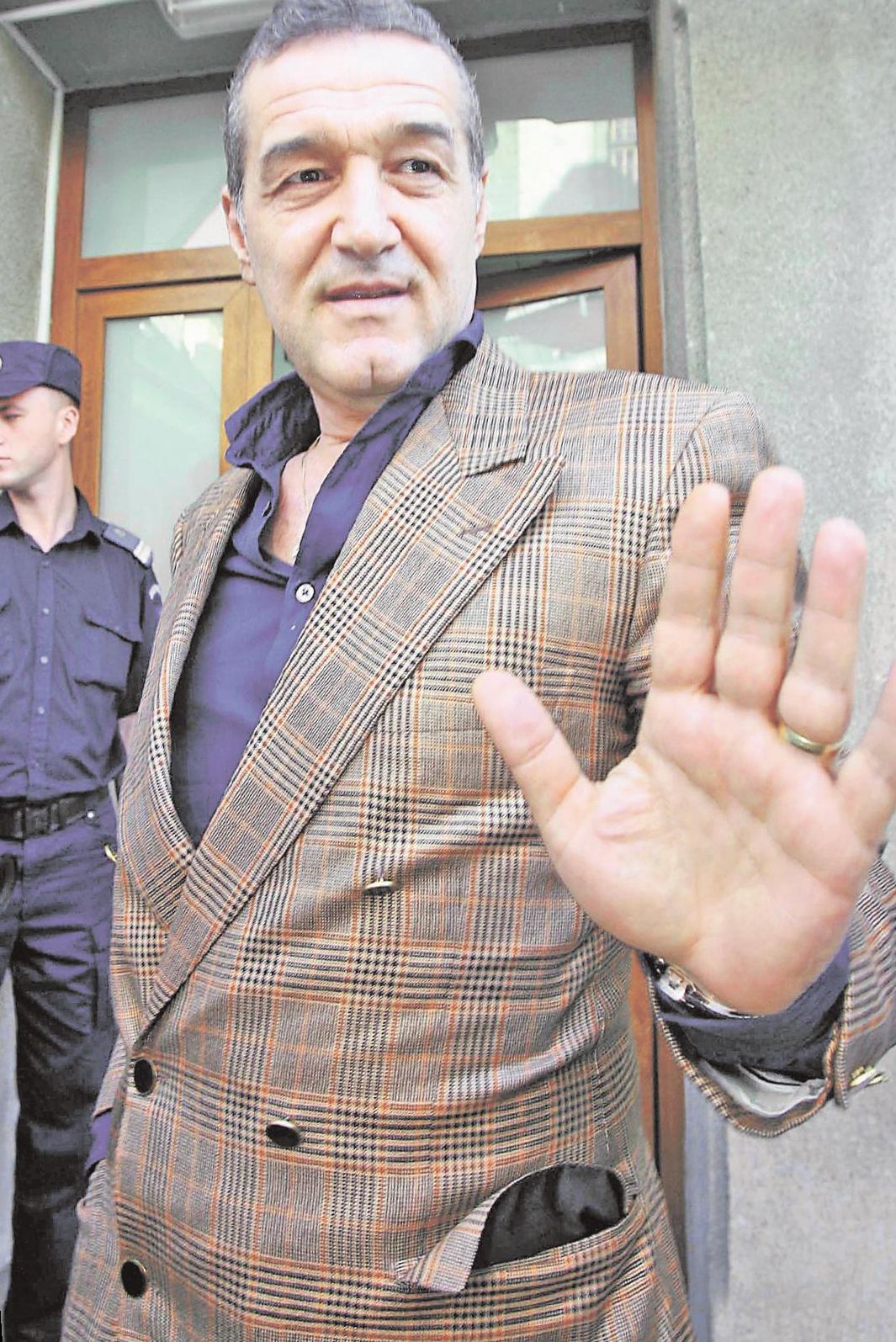 4643-322483-gigi_becali_masaj.jpg