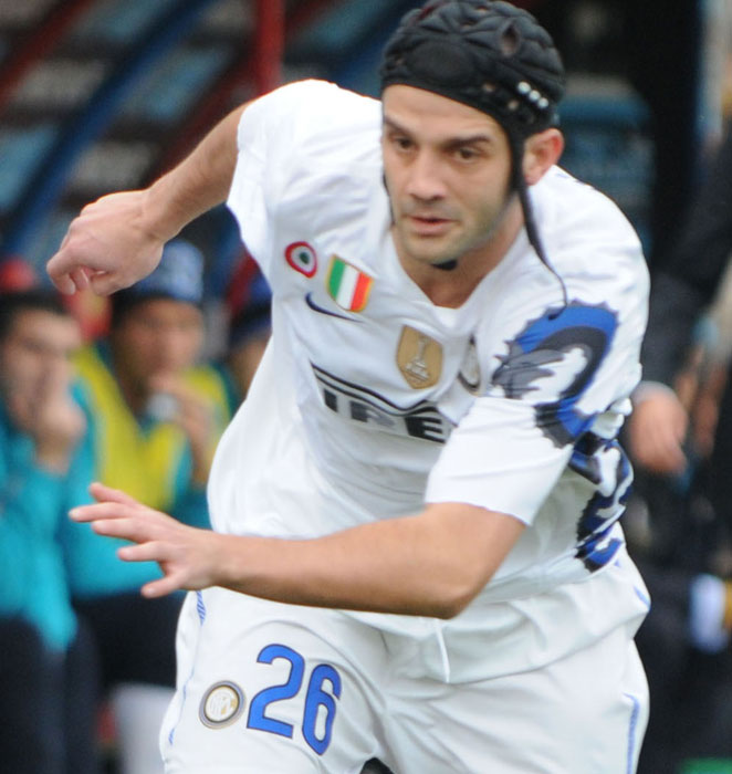 4648-323929-chivu.jpg