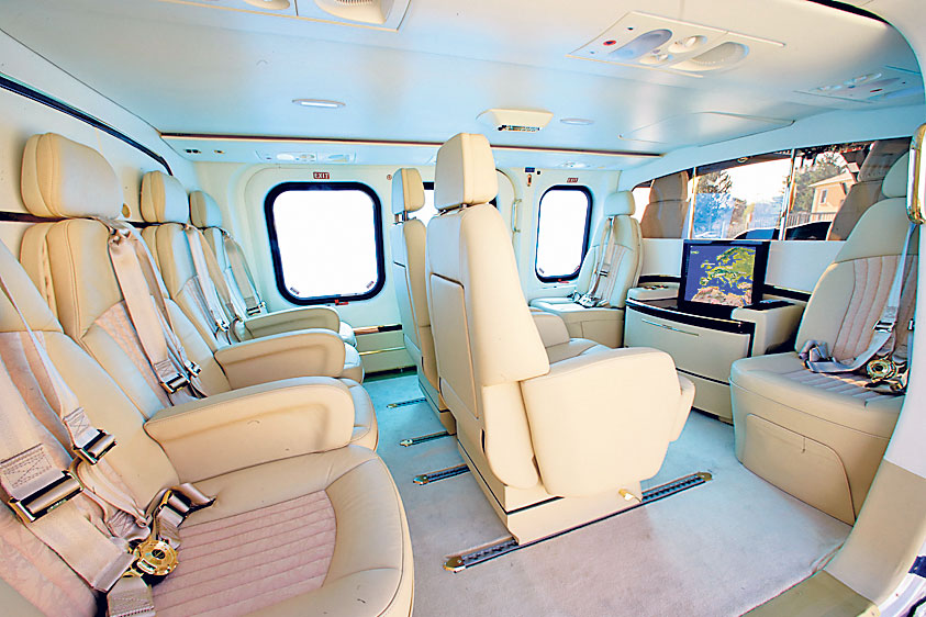 4605-311084-interior_elicopter_2.jpg