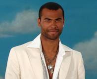 Ashley Cole, fostul soţ al lui Cheryl Cole, a împuşcat un fan