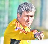 Liber după ce și-a reziliat contractul cu Galatasaray, antrenorul Gică Hagi e șomer. El se ocupă de academia sa de fotbal și de competiția care-i poartă numele