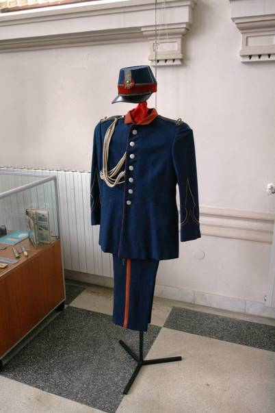 Cât de mult s-au schimbat uniformele poliţiştilor!