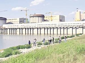 Japonezii se apără cu măşti de aerul otrăvit