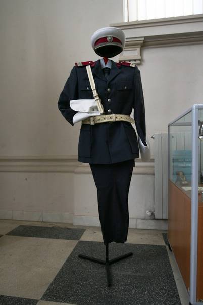 Cât de mult s-au schimbat uniformele poliţiştilor!