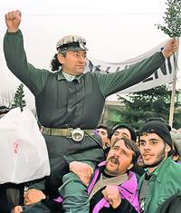 Venerat şi purtat pe braţe de ortaci, Miron Cozma a făcut ani grei de închisoare după mineriade