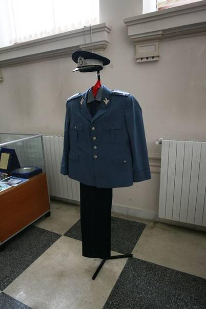 Cât de mult s-au schimbat uniformele poliţiştilor!