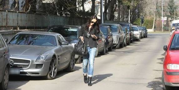 Raluca Sandu nu are noroc la pariuri. A pierdut o maşină de 200.000 €