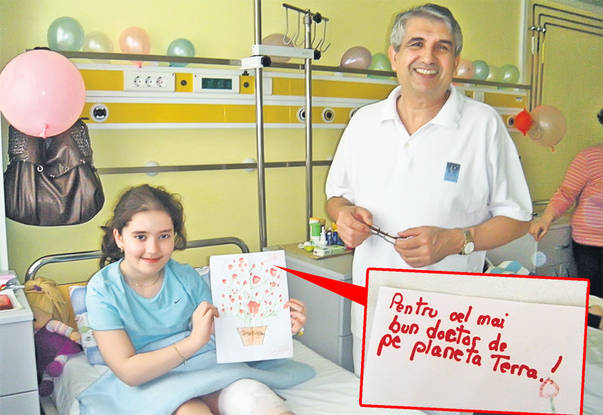 Pe spatele foii desenate, Irina a scris singură un mesaj înduioşător prin care a dorit să-i arate dr. Burnei cât îl apreciază