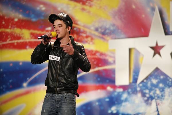 Adrian Ţuţu, hip-hoperul fără părinţi care a impresionat juriulcu cântecul său la "Romârii au talent" s-a împrumutat ca să ajungă la preselecţie