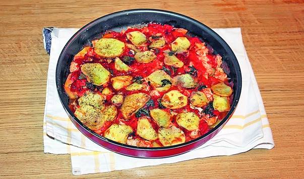 Gătește la cuptor… combinând cu imaginație carne de pui și legume