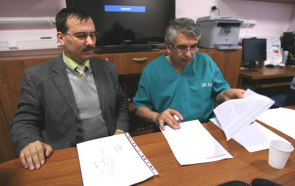 Prof. dr. Gheorghe Burnei de la Spitalul Marie Curie şi Bogdan Drăghici, rpeşedintele Asociaţiei T.A.T.A, au găsit o cale legală prin care Copilul va fi operat fără acordul tatălui său